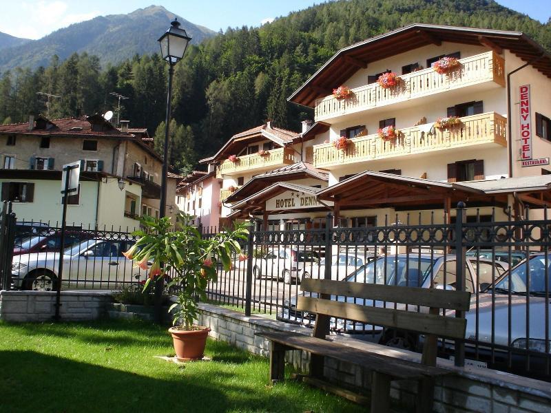 Hotel Denny Pinzolo Exterior photo