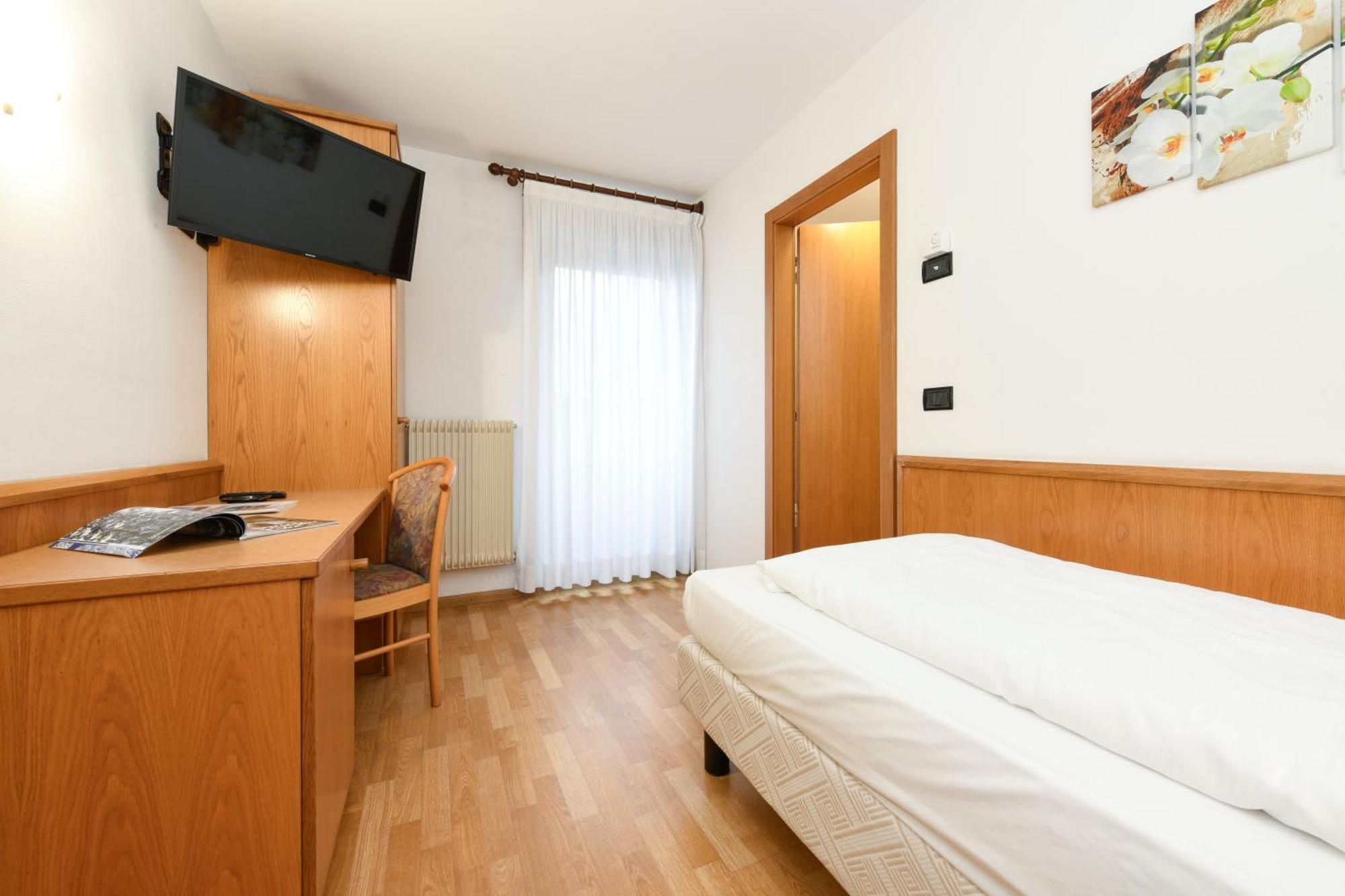Hotel Denny Pinzolo Exterior photo