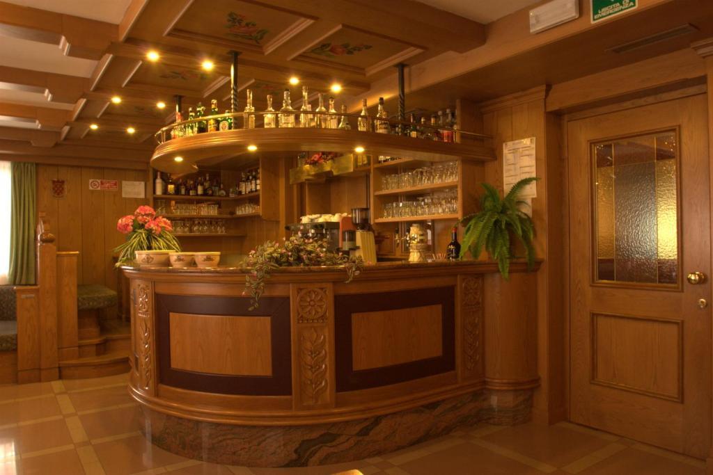 Hotel Denny Pinzolo Exterior photo